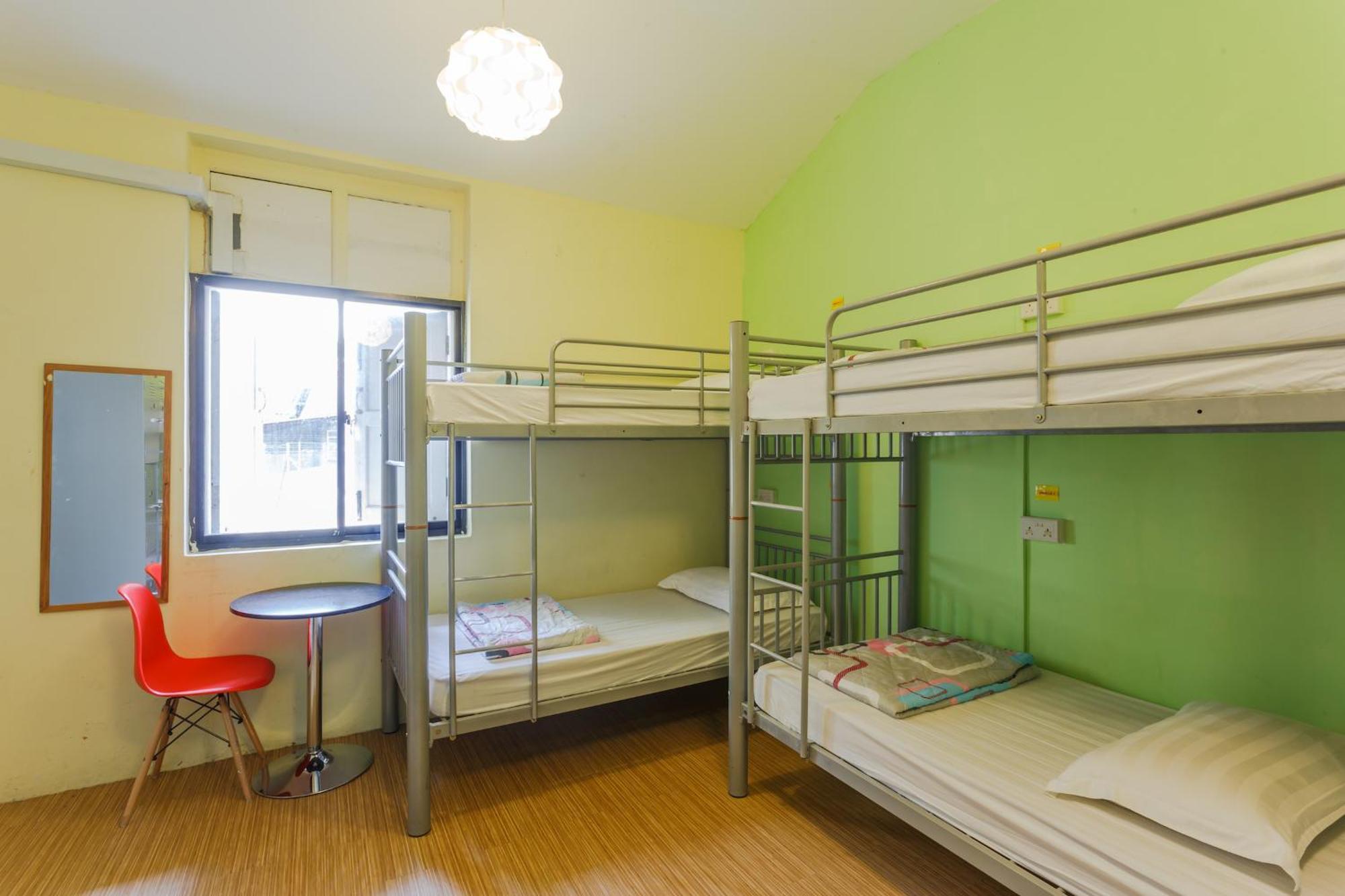 Family Room 8 Beds,676618422:JPEG